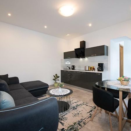 Apartment Emili Opatija Exteriör bild