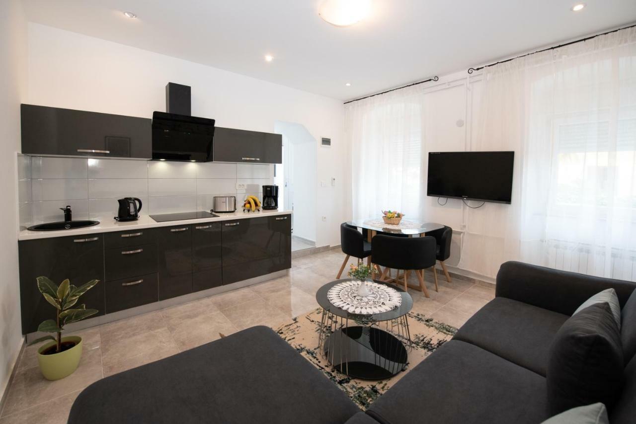 Apartment Emili Opatija Exteriör bild