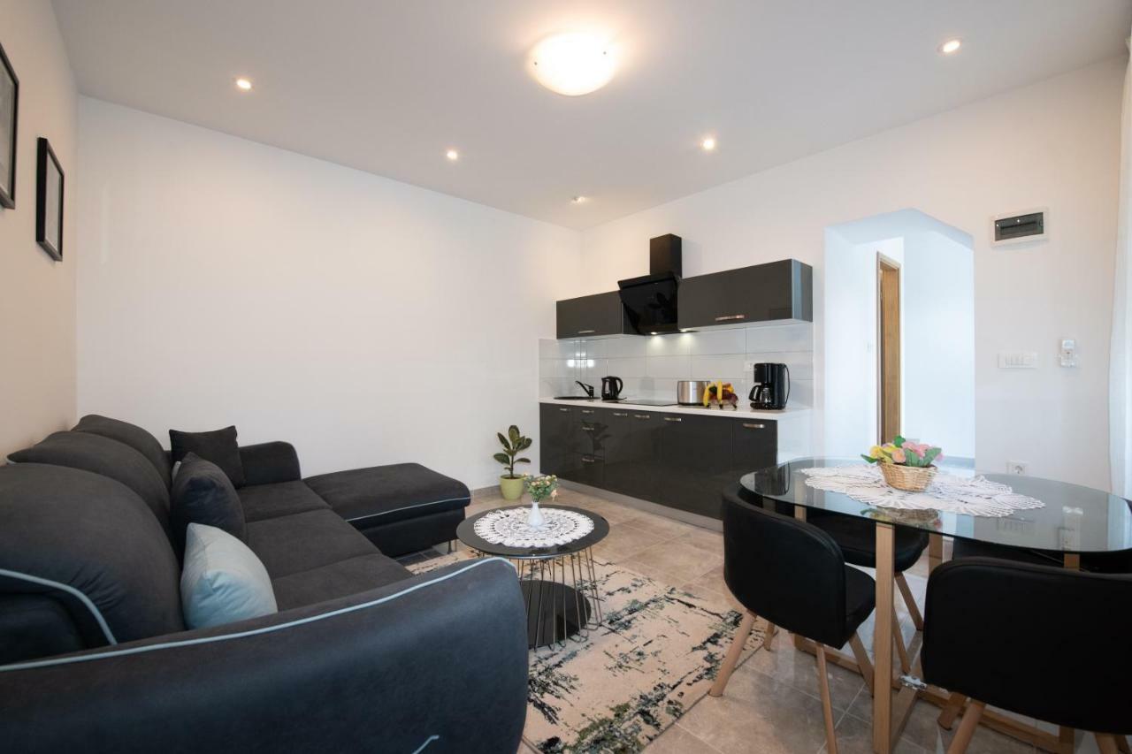 Apartment Emili Opatija Exteriör bild